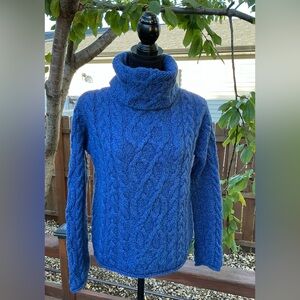 Beautiful wool sweater 💙💙